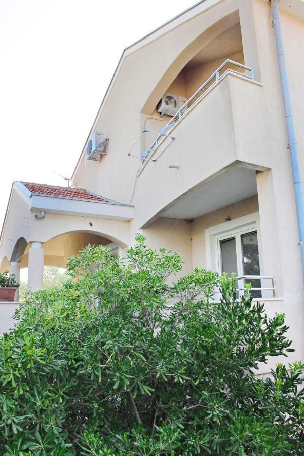 Apartmani Olives 宁 外观 照片